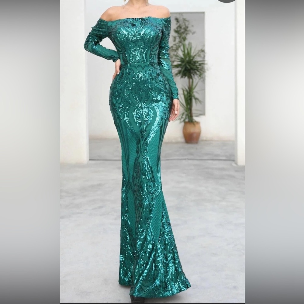 Emerald Green Long-Sleeve Sequin dress